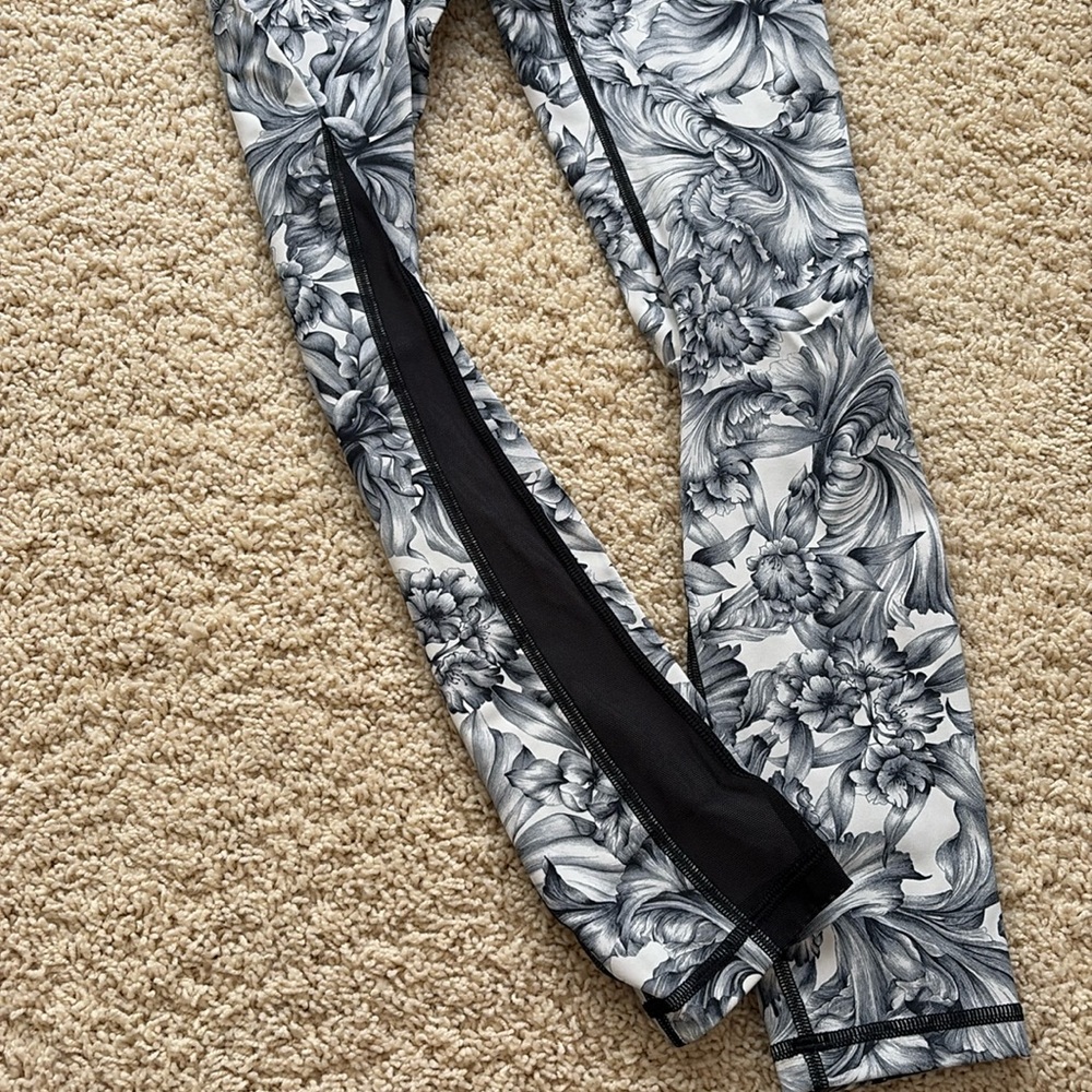 Lululemon size 2